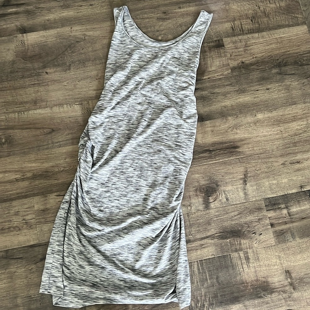Liz lange Maternity Jersey Knit Bodycon Dress.